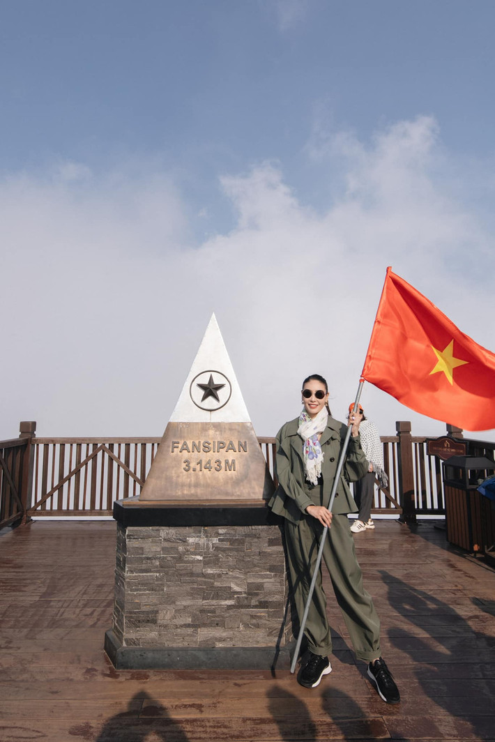 Hoa hậu Hà Kiều Anh trên đỉnh Fansipan. Ảnh: FB Ha Kieu Anh
