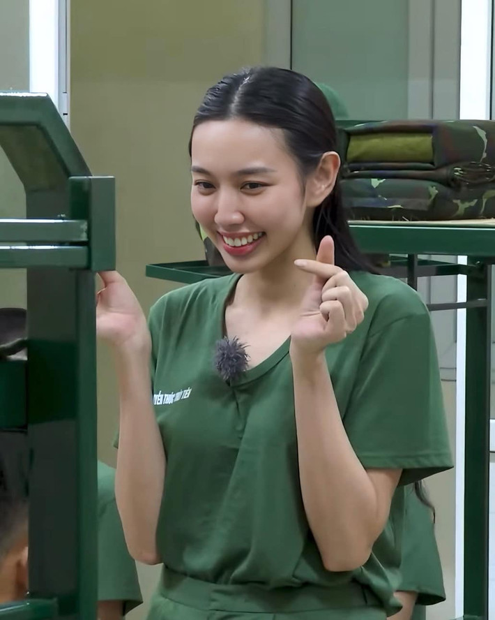 Hoa hậu Thùy Tiên khoe khoảnh khắc nhí nhảnh trong Sao nhập ngũ. Ảnh FB Nguyễn Thúc Thùy Tiên