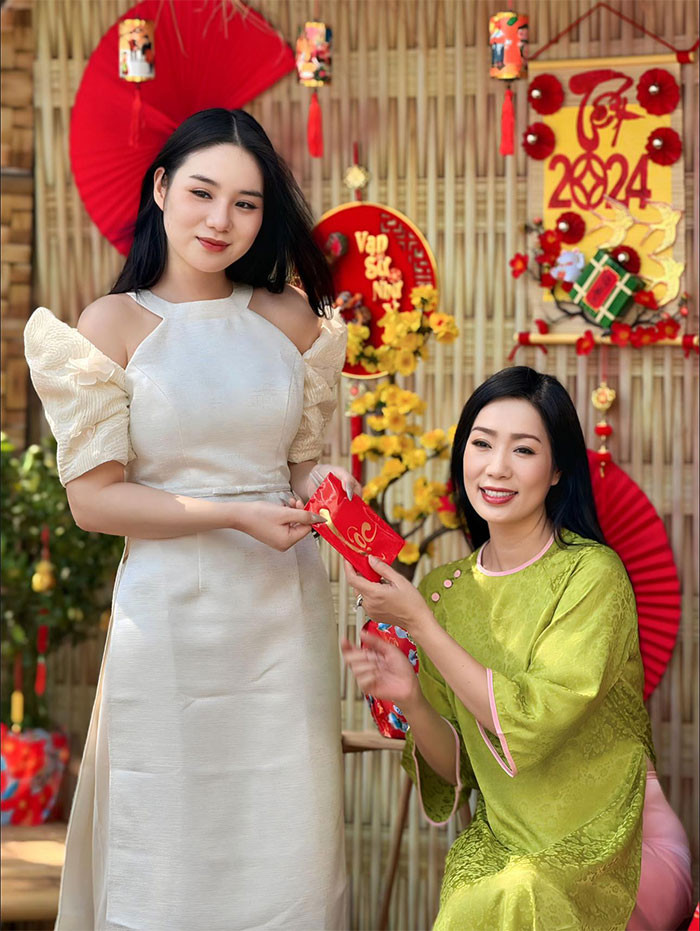Trịnh Kim Chi và con gái lớn thường tâm sự, chia sẻ với nhau như hai người bạn thân.