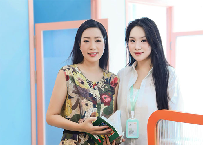 Con gái lớn của Trịnh Kim Chi cao 1m72, khuôn mặt xinh xắn, duyên dáng.