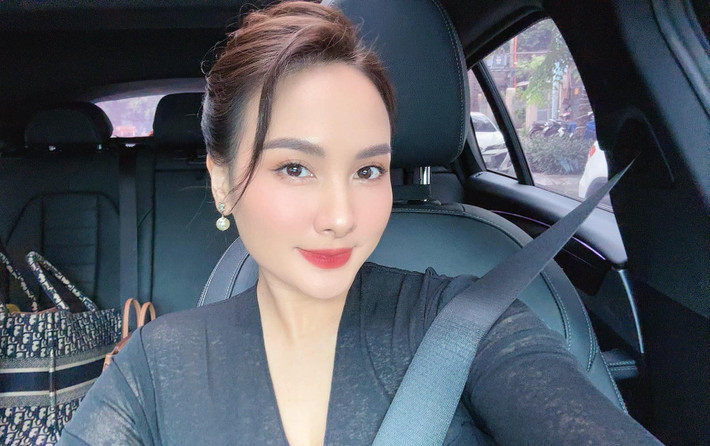 Bảo Thanh chia sẻ, cô lựa chọn việc giảm cân sau sinh một cách từ từ. Ngoài điều chỉnh lại chế độ ăn, nữ diễn viên còn chăm chỉ tập thể dục, đặc biệt là bộ môn gym để "gọt mỡ thừa". Ảnh: FB Bảo Thanh