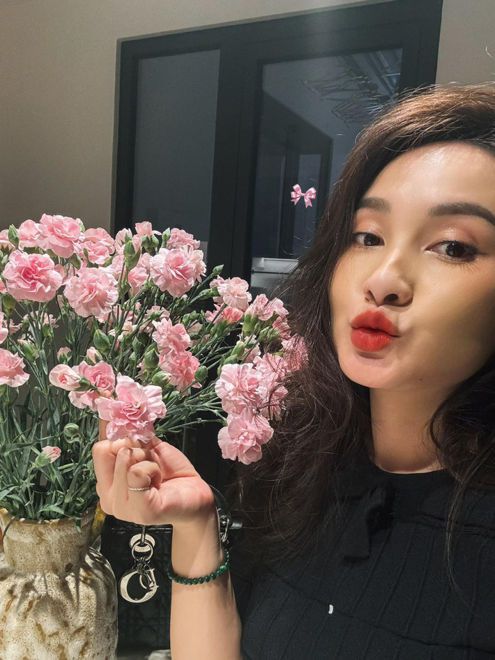 Với nhan sắc trẻ trung, rạng rỡ cùng tài năng diễn xuất, Bảo Thanh hứa hẹn sẽ còn gặt hái được nhiều thành công hơn nữa trong sự nghiệp. Ảnh: FB Bảo Thanh