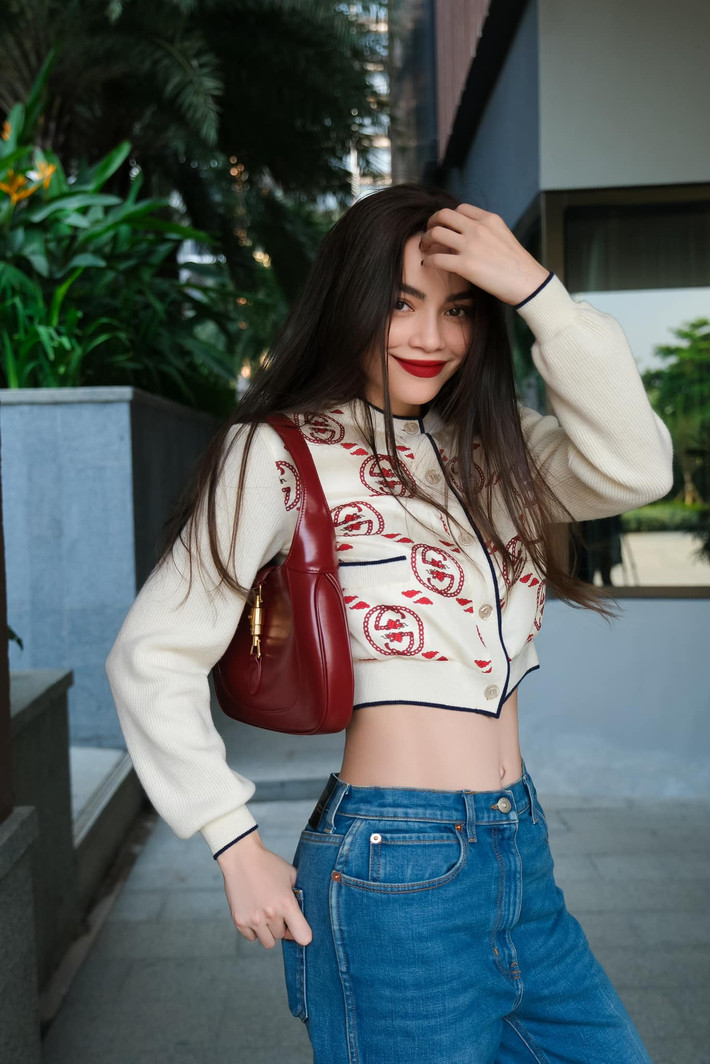 Nhiều người bày tỏ sự ngưỡng mộ trước nhan sắc, vóc dáng và thần thái "nữ hoàng" của bà mẹ 3 con. Ảnh: FBNV