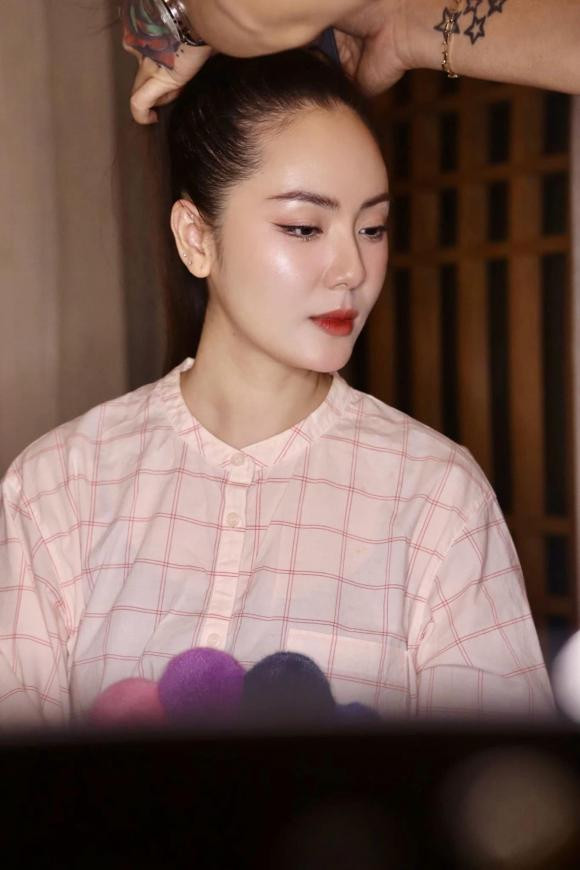 Phương Linh make-up trước giờ lên sân khấu: "Phương Linh chào khán giả yêu nhạc!".