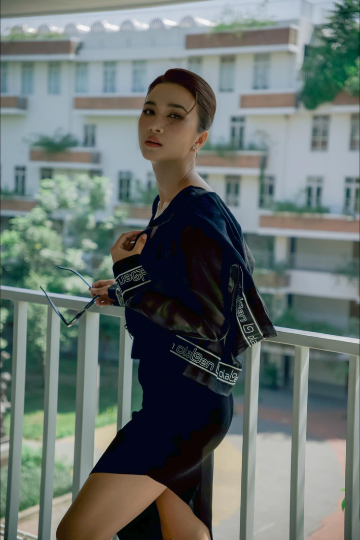 Diễn viên Kim Tuyến gợi cảm.