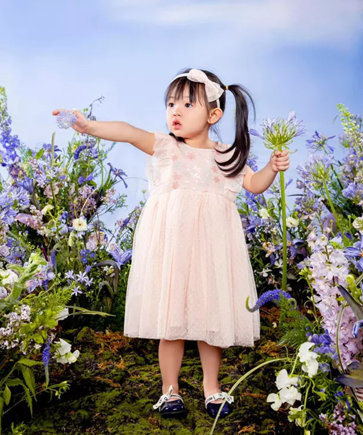 Mới 3 tuổi nhưng Suchin đã sở hữu những món đồ hàng hiệu lên đến gần trăm triệu đồng.