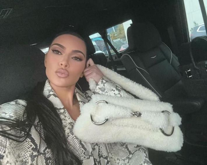Cô bắt đầu được truyền thông quan tâm sau khi làm bạn và làm chuyên gia phong cách cho nữ ca sĩ Paris Hilton.