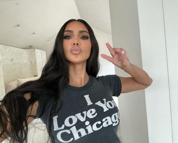 Kim Kardashian hiện được xem là một biểu tượng thời trang trong đời sống đại chúng Mỹ.