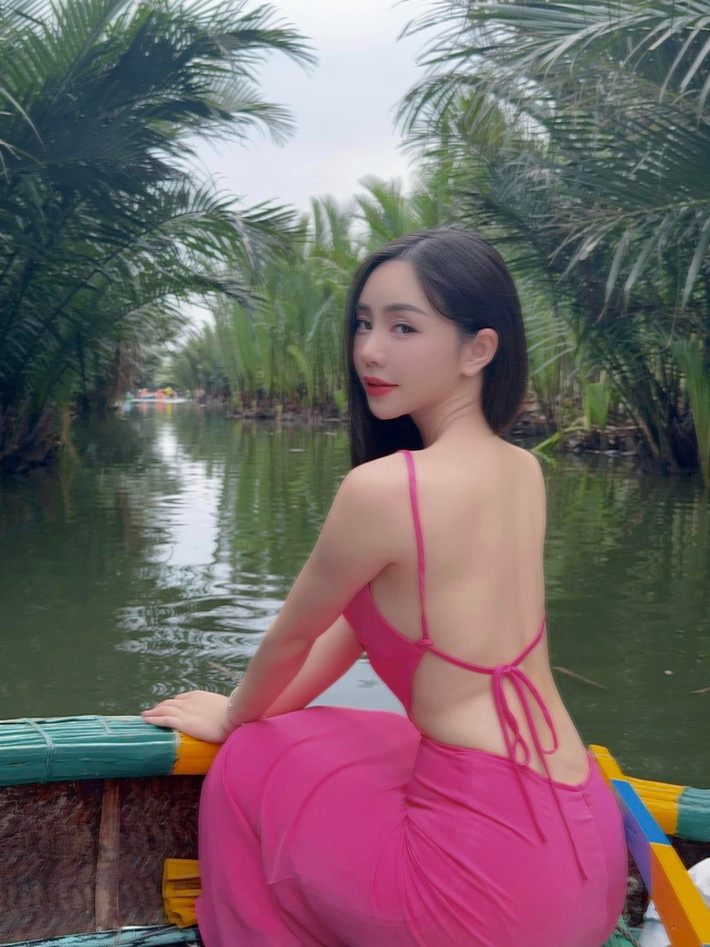 Không ai có thể phủ nhận được rằng với lợi thế nhan sắc và ngoại hình thế này, Quỳnh Kool có thể dễ dàng cân được nhiều kiểu tạo hình khác nhau. Ảnh: FB Quỳnh Nguyễn