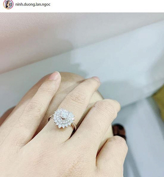 Năm 2019, Ninh Dương Lan Ngọc từng khiến khán giả trầm trồ khi sắm đến 2 chiếc nhẫn kim cương. (Ảnh: Instagram)