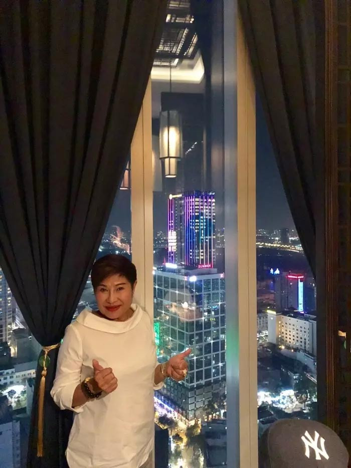 Ở tuổi U70, bà Liên Phạm vẫn tham gia hoạt động trong giới nghệ thuật, đồng thời cũng dành nhiều thời gian tận hưởng bên gia đình. (Ảnh: FB Liên Phạm)