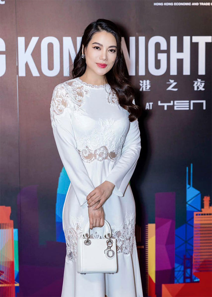 Trước đó Trương Ngọc Ánh từng là giám đốc Công ty TNHH Giải trí nghệ thuật Liên quốc gia. Hiện công ty này đang dính lùm xùm vụ kiện 6,6 tỷ đồng với Công ty TNHH Universe Media Vietnam.