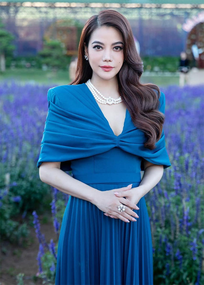 Thần thái, vóc dáng của Trương Ngọc Ánh vừa sang trọng vừa quyến rũ.