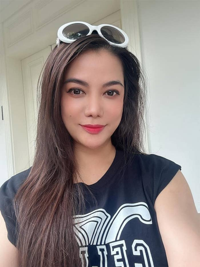 Người đẹp sinh năm 1976 tham gia nhiều bộ phim từ điện ảnh tới truyền hình như: "Em còn nhớ hay em đã quên", "Em và Michael Jackson", "Đồng tiền xương máu", "Giã từ dĩ vàng", "Áo lụa Hà Đông'', ''Lục Vân Tiên'', ''Hương Ga",...