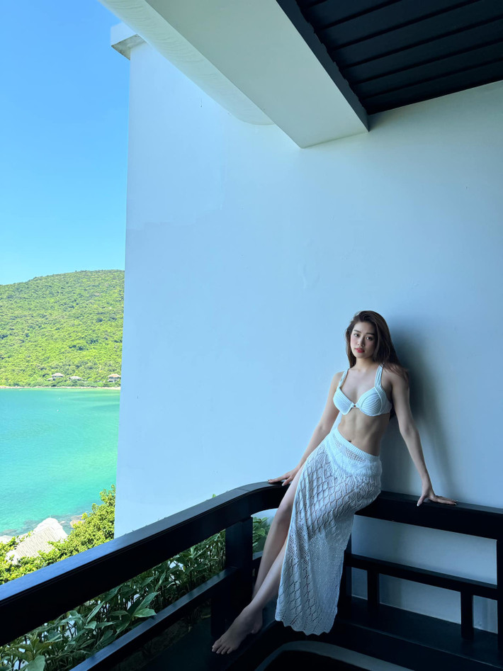 Tin tức sao Việt 27/8: Hoa hậu Khánh Vân khoe dáng gợi cảm, vòng bụng săn chắc. Ảnh: FB Nguyễn Trần Khánh Vân