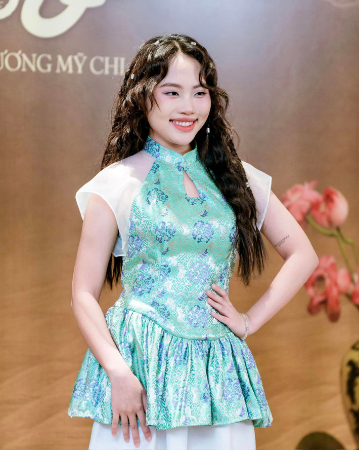 Phương Mỹ Chi vừa công bố dự án school tour Vũ trụ cò bay. Đây là chuỗi những đêm nhạc của ca sĩ tại các trường THPT và đại học đi qua 3 thành phố lớn: Hà Nội, Đà Nẵng và TPHCM vào tháng 9, 10 tới. Ảnh: FB Phương Mỹ Chi
