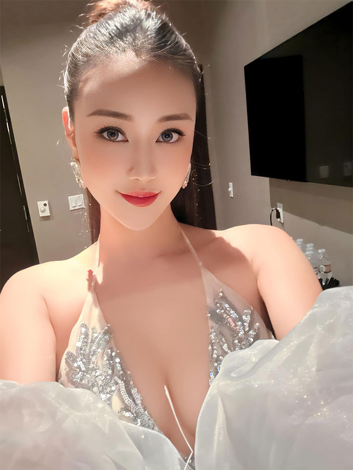 Người đẹp sinh năm 1988 được khen xinh và trẻ hơn trước.