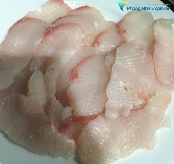 Để thưởng thức món cá nghéo ngon đúng điệu, du khách nên đến các nhà hàng hải sản uy tín ở Quảng Bình. Ảnh: Phong Nha Explorer