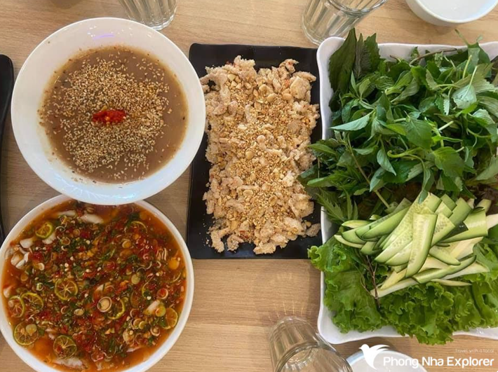 Cá nghéo bao tử Quảng Bình cũng là món ăn độc nhất vô nhị của xứ gió Lào, không phải ai cũng có cơ hội thưởng thức. Ảnh: Phong Nha Explorer