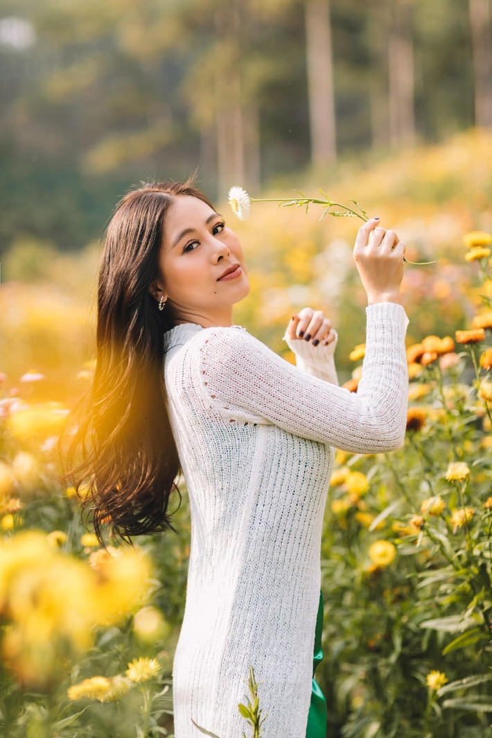 Nam Thư là một trong những diễn viên hài nổi tiếng của showbiz Việt. Cô sinh năm 1987, tốt nghiệp Đại học Sân khấu Điện ảnh năm 2007, cùng khóa với Trấn Thành. Ảnh: FBNV