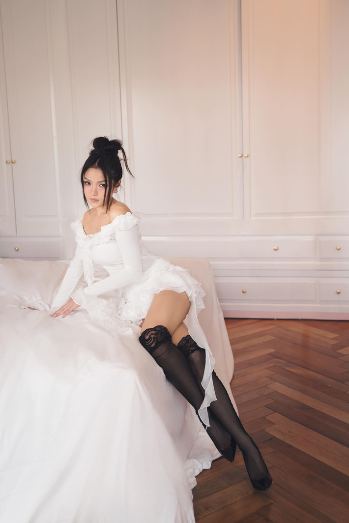 Sau nhiều năm "cạch mặt", hiện tại cả Thuỷ Top và Hoàng Thuỳ Linh đều có cuộc sống riêng nhưng hoàn toàn trái ngược.