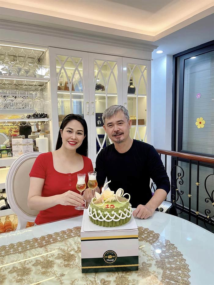 Năm 2009, diễn viên Vĩnh Xương kết hôn với chị Tăng Minh Nguyệt. Sau 5 năm kết hôn, hai vợ chồng nam diễn viên "Độc đạo" chào đón hai con trai sinh đôi. (Ảnh: FB Tăng Minh Nguyệt)
