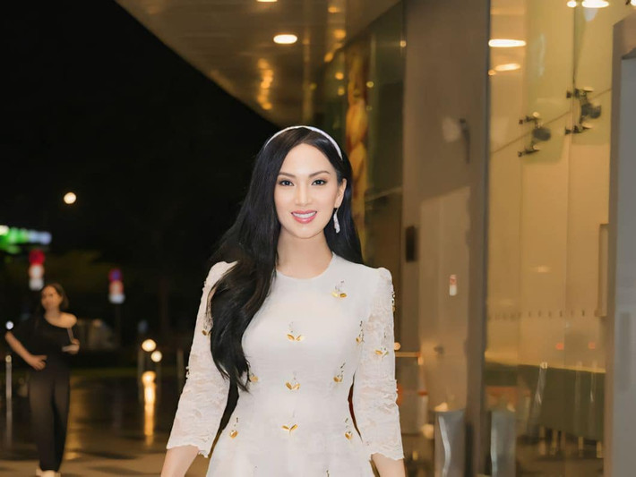 Ba chị em gái nhà ca sĩ Cẩm Ly đều thu hút sự chú ý của fan đam mê nghe nhạc dân gian. Nổi bật nhất trong ba chị em là ca sĩ Hà Phương. Ảnh: FB Ha Phuong official