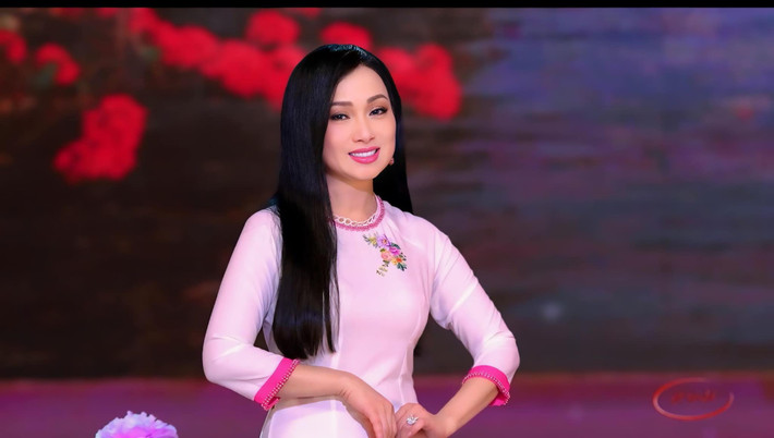 Mỗi lần xuất hiện, Hà Phương đều khiến người hâm mộ trầm trồ với vẻ ngoài tươi tắn. Ảnh: FB Ha Phuong official