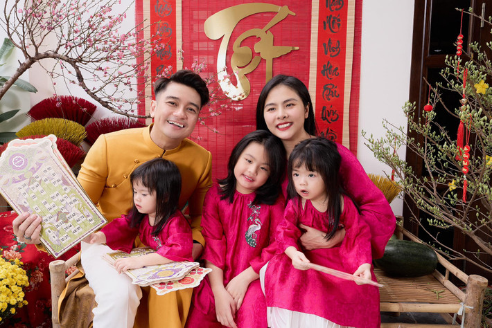 Khi đang ở đỉnh cao của sự nghiệp, diễn viên Vân Trang bất ngờ thông báo kết hôn với doanh nhân Hữu Quân vào đầu năm 2016. Sau gần 8 năm về chung nhà, cặp đôi có với nhau 3 cô con gái. Ảnh: FB Vân Trang