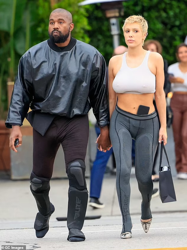 Bianca và Kanye bí mật kết hôn vào tháng 12/2022, chỉ một tháng sau khi anh hoàn tất thủ tục ly hôn với Kim Kardashian.