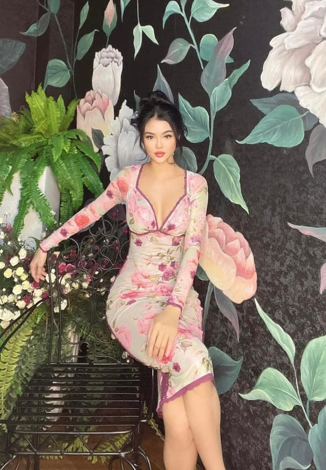 Hiện tại, cô dành hầu hết thời gian để chăm sóc cho con trai và gần như rút lui khỏi giới giải trí. Ảnh: FBNV