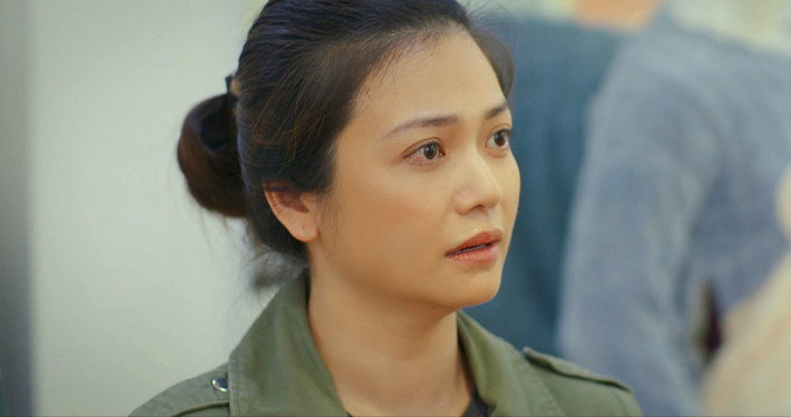 Đầu năm 2013, Kiều Anh đảm nhận vai Phương trong bộ phim "Gia đình mình vui bất thình lình". Cô không thay đổi nhiều so với thời đóng "Phía trước là bầu trời". Ảnh: Chụp mành hình "