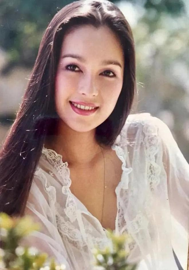 Diễm My sinh năm 1962 là cái tên gắn liền với những bộ ảnh lịch đình đám một thời. Cô luôn là tâm điểm chú ý của công chúng. Ảnh: FB Diễm My