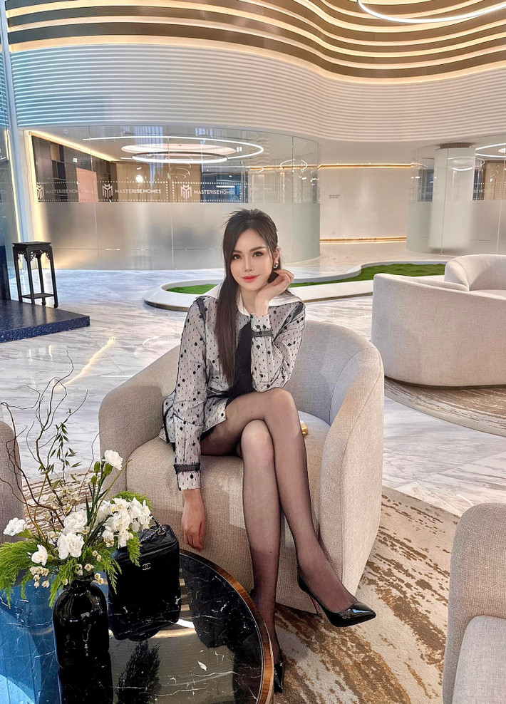 Được biết, vợ chồng Đào Lan Phương không ở chung với tỷ phú Hoàng Kiều. Biệt thự riêng của vợ chồng cô tọa lạc tại khu Westlake Village, California có giá trị lên đến hàng triệu đô.