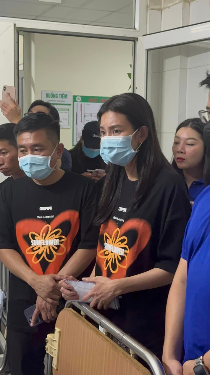 Tin tức sao Việt 15/9: Hoa hậu Nguyễn Thúc Thùy Tiên làm từ thiện ở vùng lũ Yên Bái: "Anh em team Việt Phi đi thôi". Ảnh: FB Nguyễn Thúc Thùy Tiên