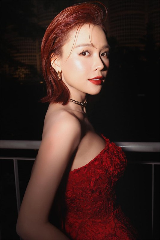 Nữ diễn viên kiêm MC Sam tên thật là Nguyễn Hà My, sinh năm 1990, từng là hot girl đời đầu nổi tiếng ở TP.HCM. Ảnh: FBNV