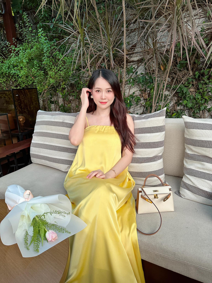 Sam yêu thích túi từ thương hiệu Hermes nên cô thường xuyên sử dụng nó mỗi lần đi chơi. Ảnh: FBNV