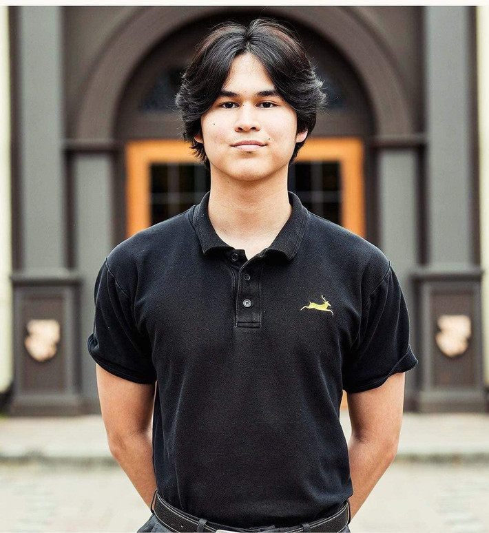 Diễn viên Huy Khánh tự hào khoe con trai đỗ Đại học Toronto, Canada.