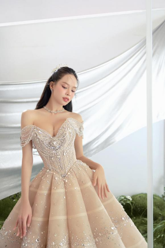 Tin tức sao Việt 11/6: Hoa hậu Thanh Thủy khoe nhan sắc xinh đẹp khi mặc váy cưới.