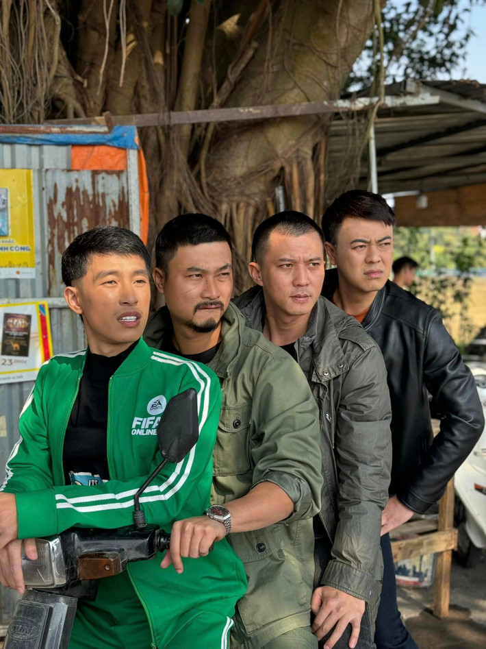 Bộ tứ nam diễn viên của VTV đều có tính cách vui vẻ, tạo tiếng cười.