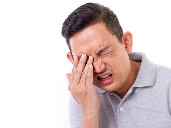 Mí mắt. Khoảng 5-10% ung thư da xảy ra ở mí mắt. Như vậy, mí mắt là một trong những bộ phận "không ngờ" nhất có thể bị bệnh ung thư tấn công. Hãy thực hiện kiểm tra nhãn khoa thường kỳ để phòng trường hợp xấu nhất xảy ra.