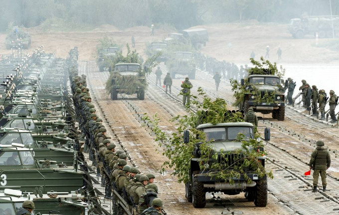 Ukraine không phải là thành viên của NATO vì vậy Mỹ không có nghĩa vụ bảo vệ quốc gia này theo hiệp ước. Nhưng cái gọi là "sườn phía đông của liên minh" bao gồm các quốc gia vệ tinh của Liên Xô cũ và các nước Baltic, đang lo ngại rằng họ có thể là những quốc gia tiếp theo trong danh sách "quan tâm" của ông Putin. Nguồn ảnh: Pinterest.