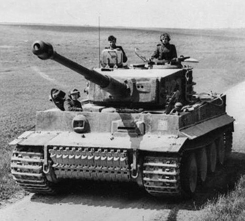 Xe tăng mới có tên chính thức là Panzerkampfwagen VI H (88mm) (SdKfz 182) Ausführung H1. Chương trình thiết kế được gọi là Chương trình Tiger và vào tháng 3/1942, người Đức bắt đầu gọi chiếc Panzer này là Tiger.