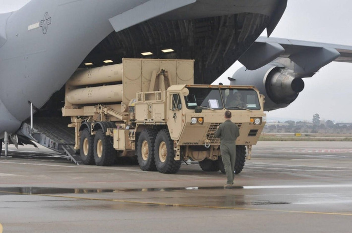 Trong bối cảnh căng thẳng cao độ giữa NATO và Nga ở Đông Âu, đặc biệt là tập trung xung quanh Belarus và Ukraine, Mỹ đã bắt đầu xem xét chuyển giao hệ thống phòng thủ tên lửa đạn đạo tầm cao giai đoạn cuối (THAAD) để củng cố cho Quân đội Ukraine.