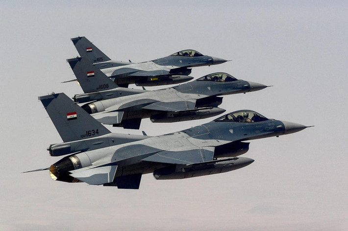 Mặc dù Iraq có ngân sách quốc phòng khá lớn (hơn 10 tỷ USD), nhưng các phi đội máy bay chiến đấu của Không quân Iraq cho đến nay vẫn được coi là yếu nhất, đối với một quốc gia có chi tiêu quân sự trong phạm vi này và kém năng lực nhất trong toàn bộ khu vực Trung Đông.