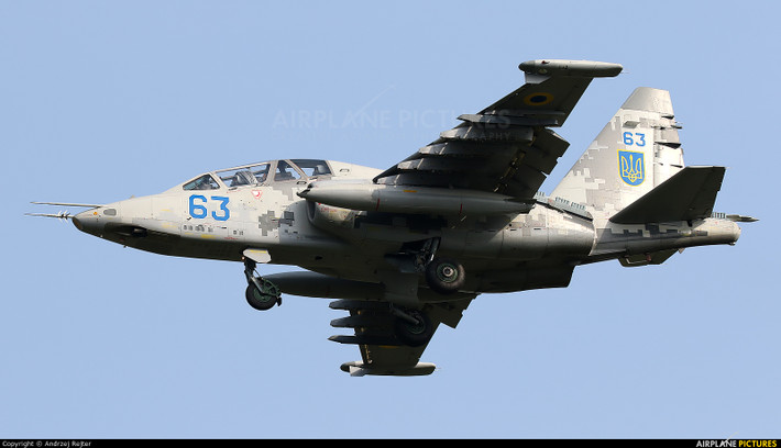 Sau khi khôi phục nhiều chiếc Su-25 cũ, Không quân Ukraine hiện đang vận hành khoảng 31 chiếc được biên chế trong một lữ đoàn duy nhất tại Mykolaiv trên bờ Biển Đen. Và nhiều chiếc khác vẫn đang trong các kho niêm cất.