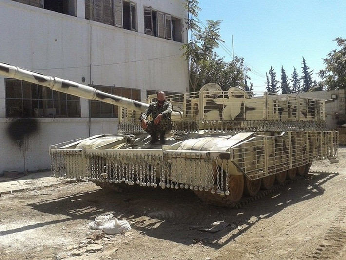 Hiện nay, T-72 vẫn còn được sử dụng tương đối rộng rãi ở 40 quốc gia với nhiều phiên bản từ cũ tới mới, thậm chí vẫn được xem là đối thủ đáng gờm của các xe tăng hiện đại của phương Tây. Nguồn ảnh: MilitaryNews.
