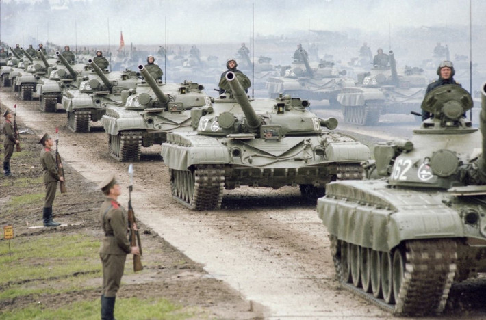 Dù vậy, các phiên bản hiện đại hóa của T-72 như "T-72BM Rogatka", T-72B3 vẫn được đánh giá là một trong những loại xe tăng hiện đại nhất trên thế giới, từ khi ra mắt chiếc đầu tiên năm 1977, đến năm 1990 đã có 17.831 chiếc T-72 được sản xuất ở Liên Xô.