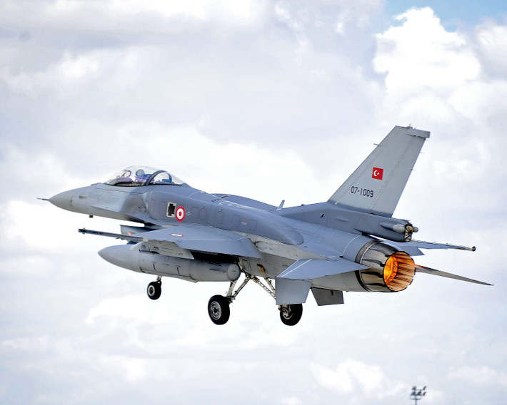 Mười phi đội còn lại bao gồm F-16C/D Fighting Falcons, trong đó Thổ Nhĩ Kỳ là nhà khai thác nước ngoài lớn nhất với 250 chiếc đang hoạt động. F-16 là máy bay chiến đấu một động cơ hạng nhẹ được đưa vào trang bị 4 năm trước MiG-29.