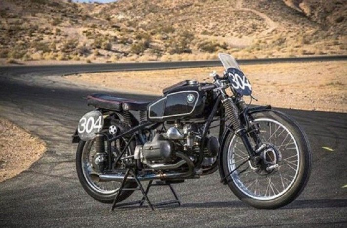 BMW Type 255 Kompressor đời 1939: BMW là một trong những hãng đầu tiên sử dụng công nghệ tăng nạp. Type 255 Kompressor 1939 sử dụng loại động cơ công nghệ này. Chiến xe hiện có giá 480.000 USD.